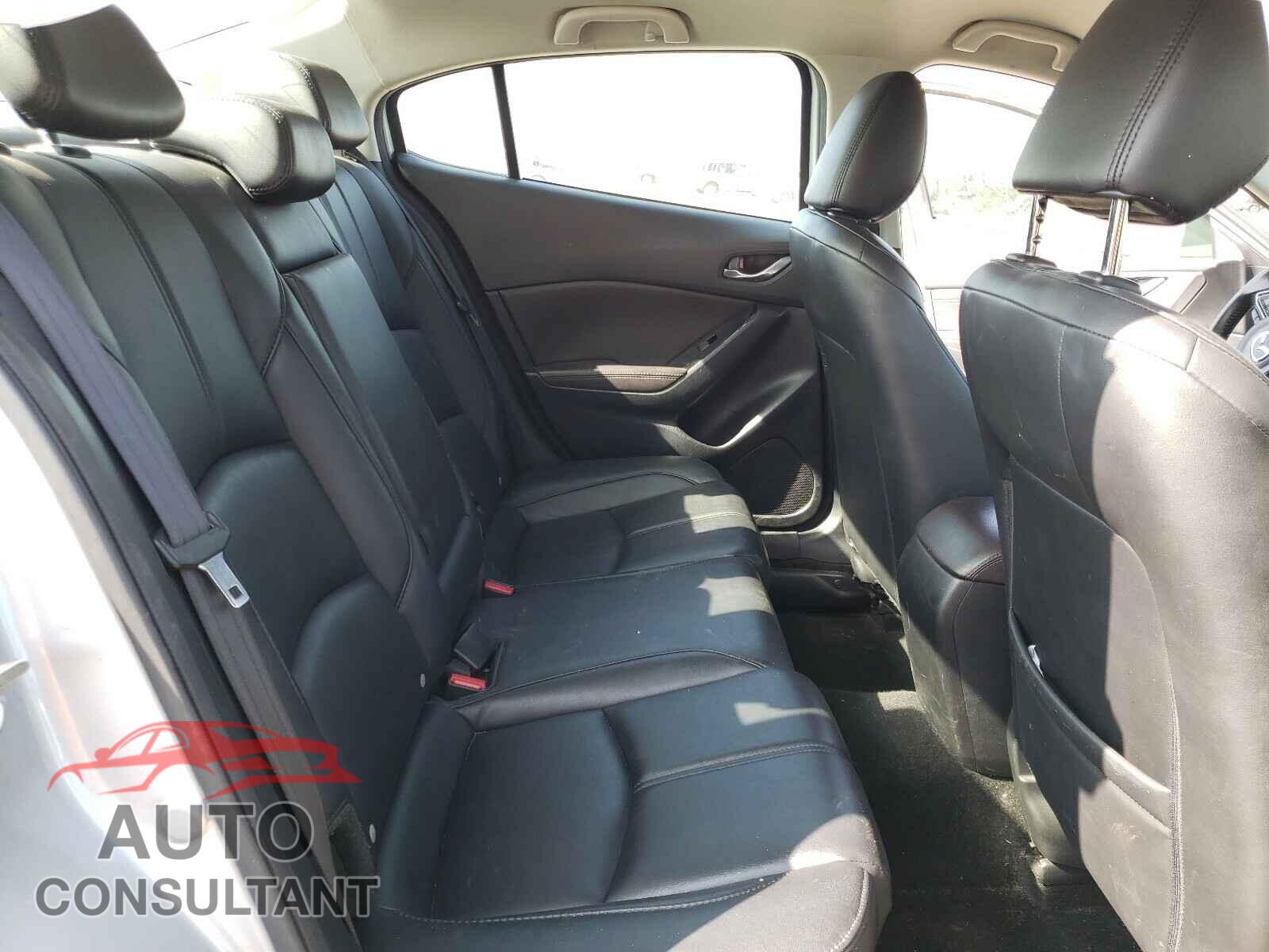 MAZDA 3 2018 - 3MZBN1V39JM199564