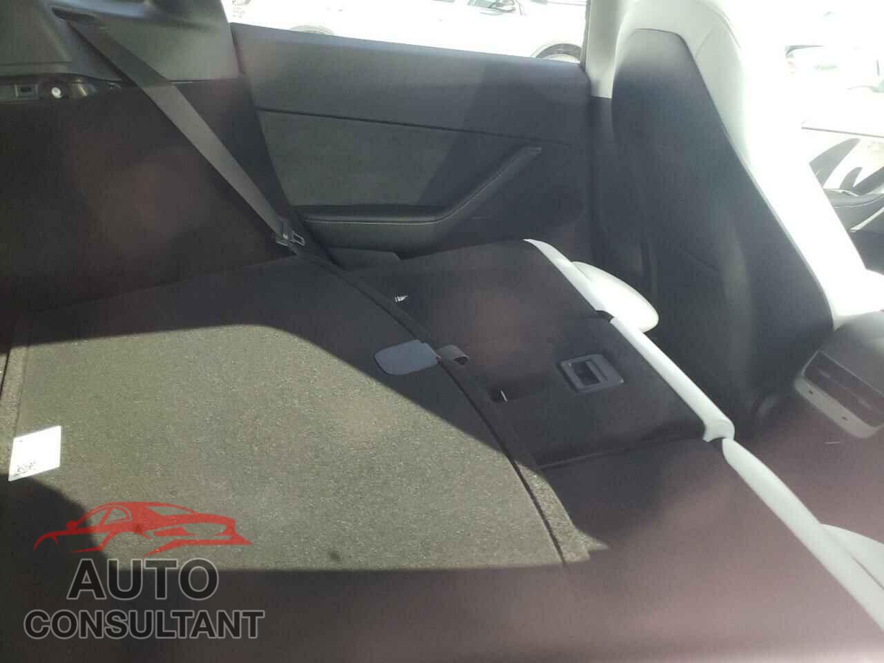 TESLA MODEL Y 2023 - 7SAYGDEE4PF633626