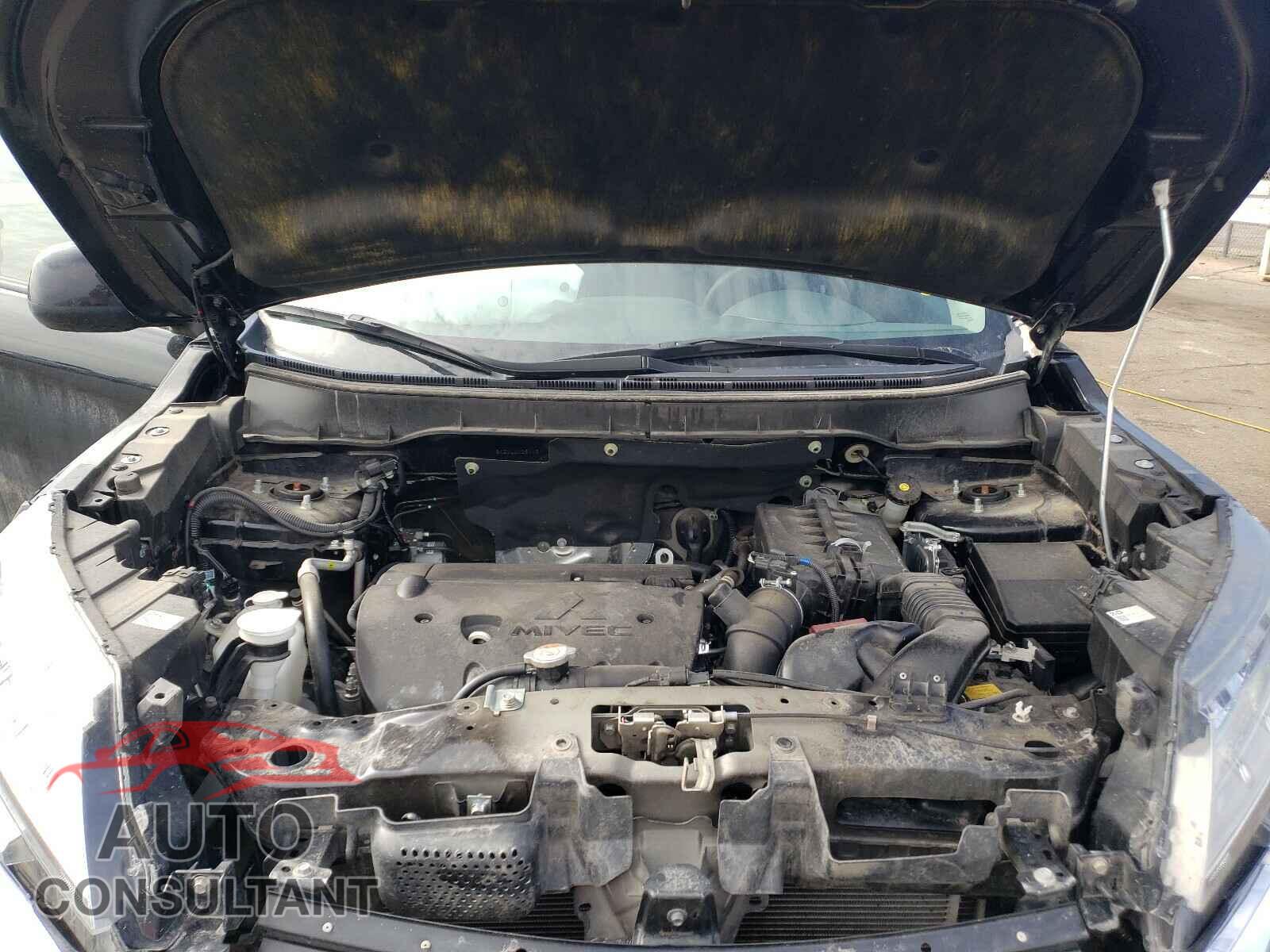 MITSUBISHI OUTLANDER 2020 - JA4AR3AU5LU025108