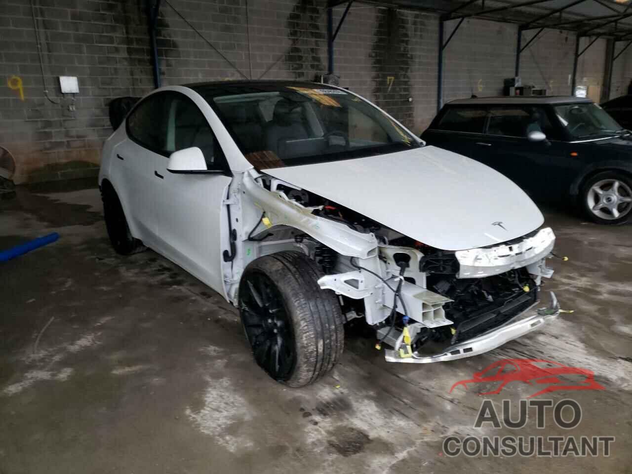 TESLA MODEL Y 2021 - 5YJYGAEE5MF296441