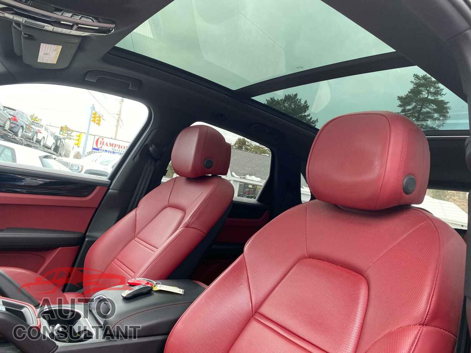 PORSCHE CAYENNE 2019 - WP1AB2AY1KDA61429