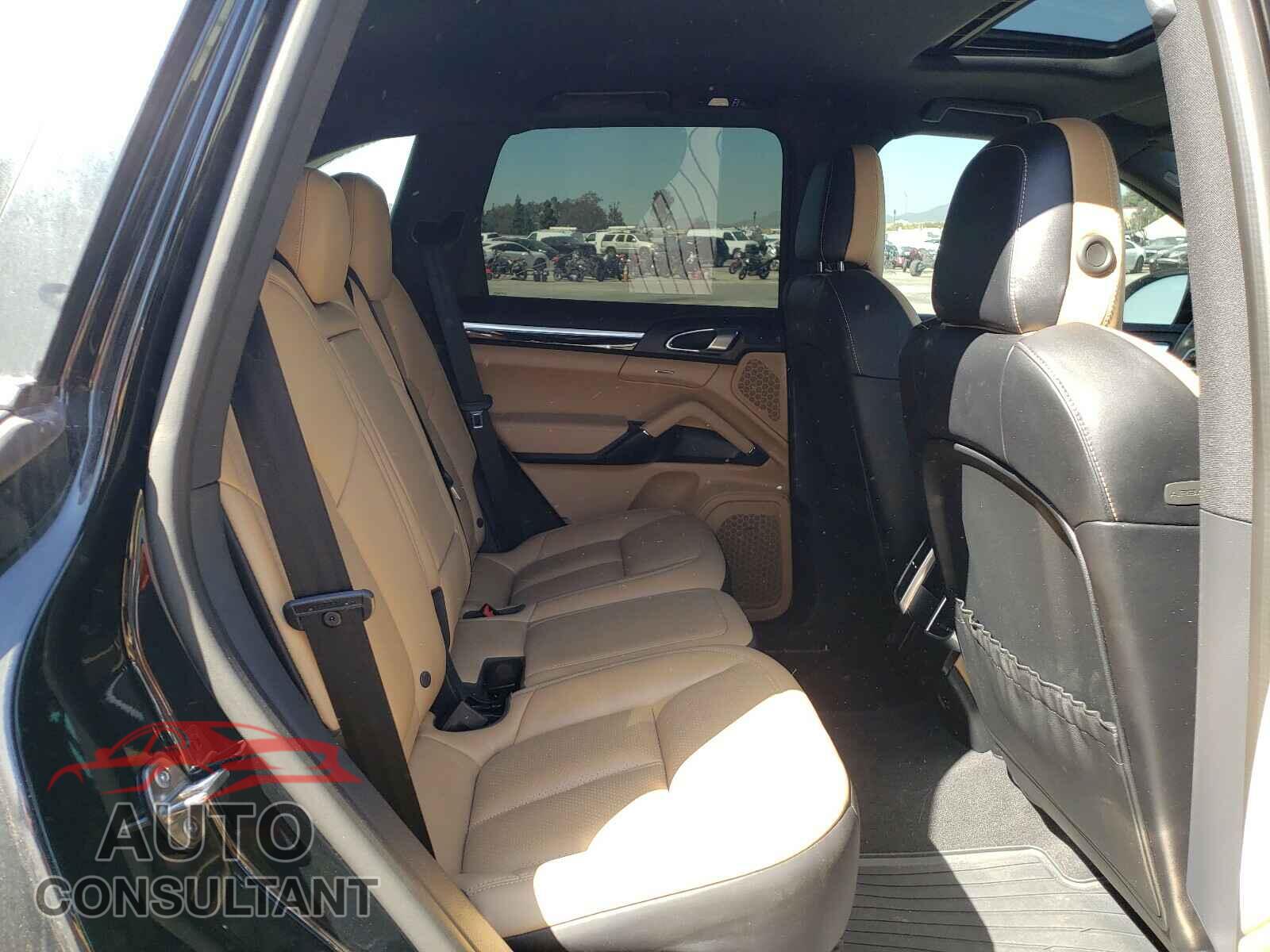 PORSCHE CAYENNE 2018 - WP1AA2A22JKA01216