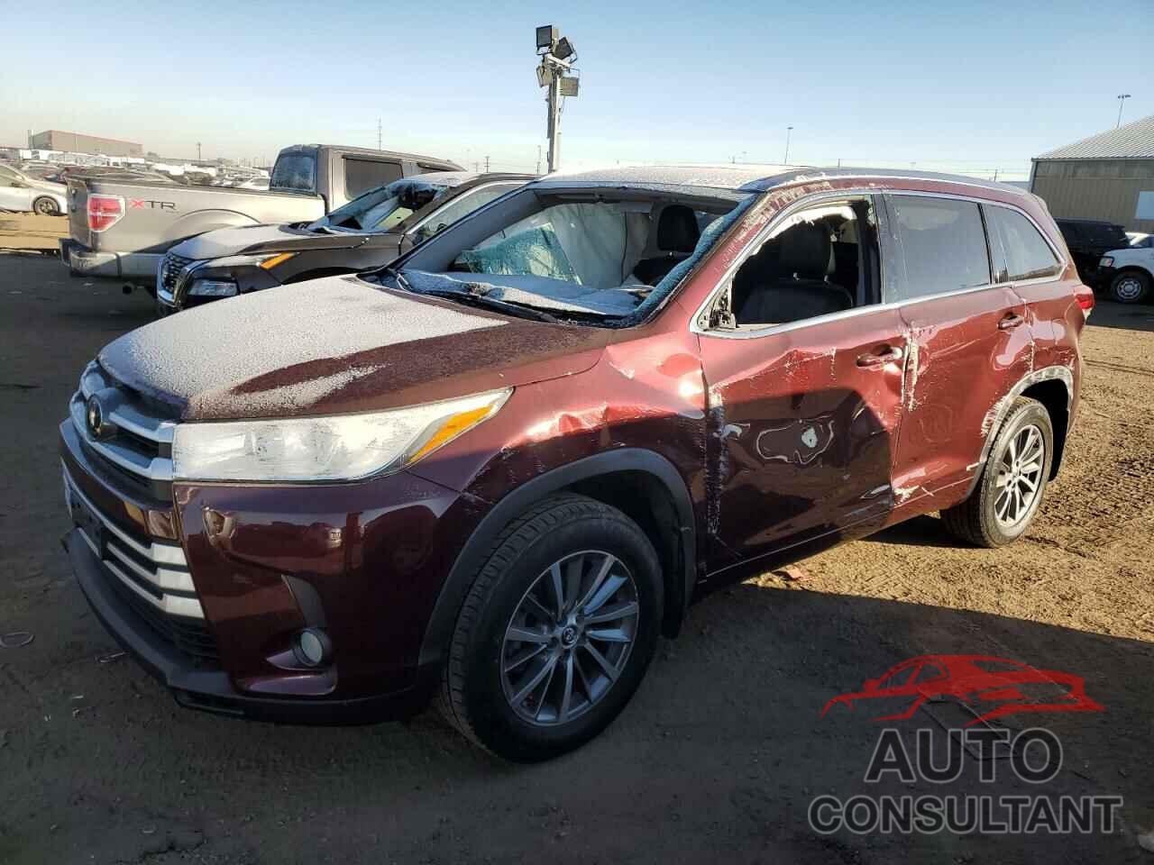 TOYOTA HIGHLANDER 2018 - 5TDJZRFH0JS887755