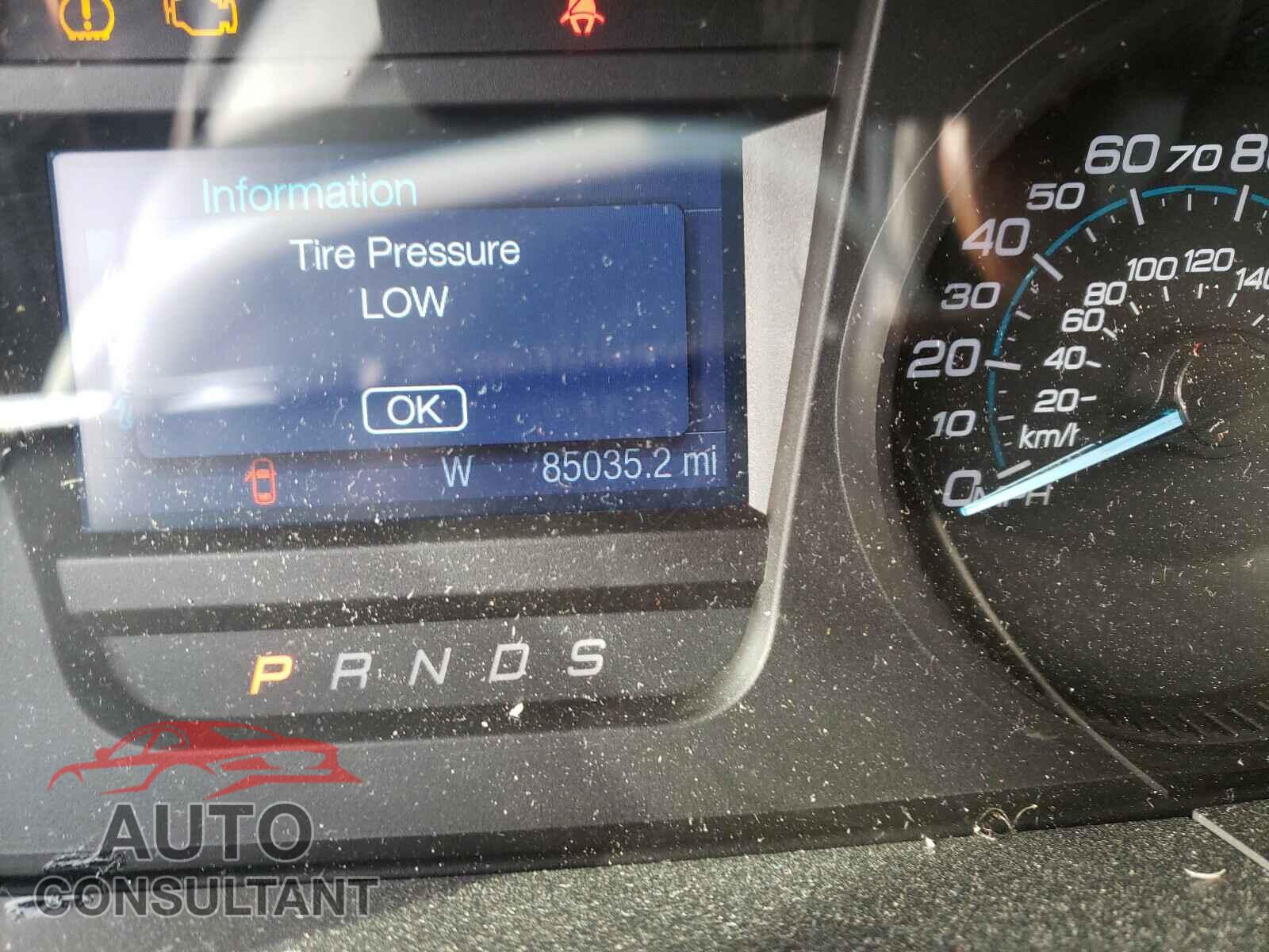 FORD TAURUS 2017 - 1FAHP2E83HG127486