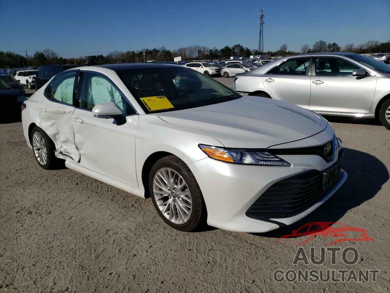 TOYOTA CAMRY 2018 - 4T1B11HK0JU066636