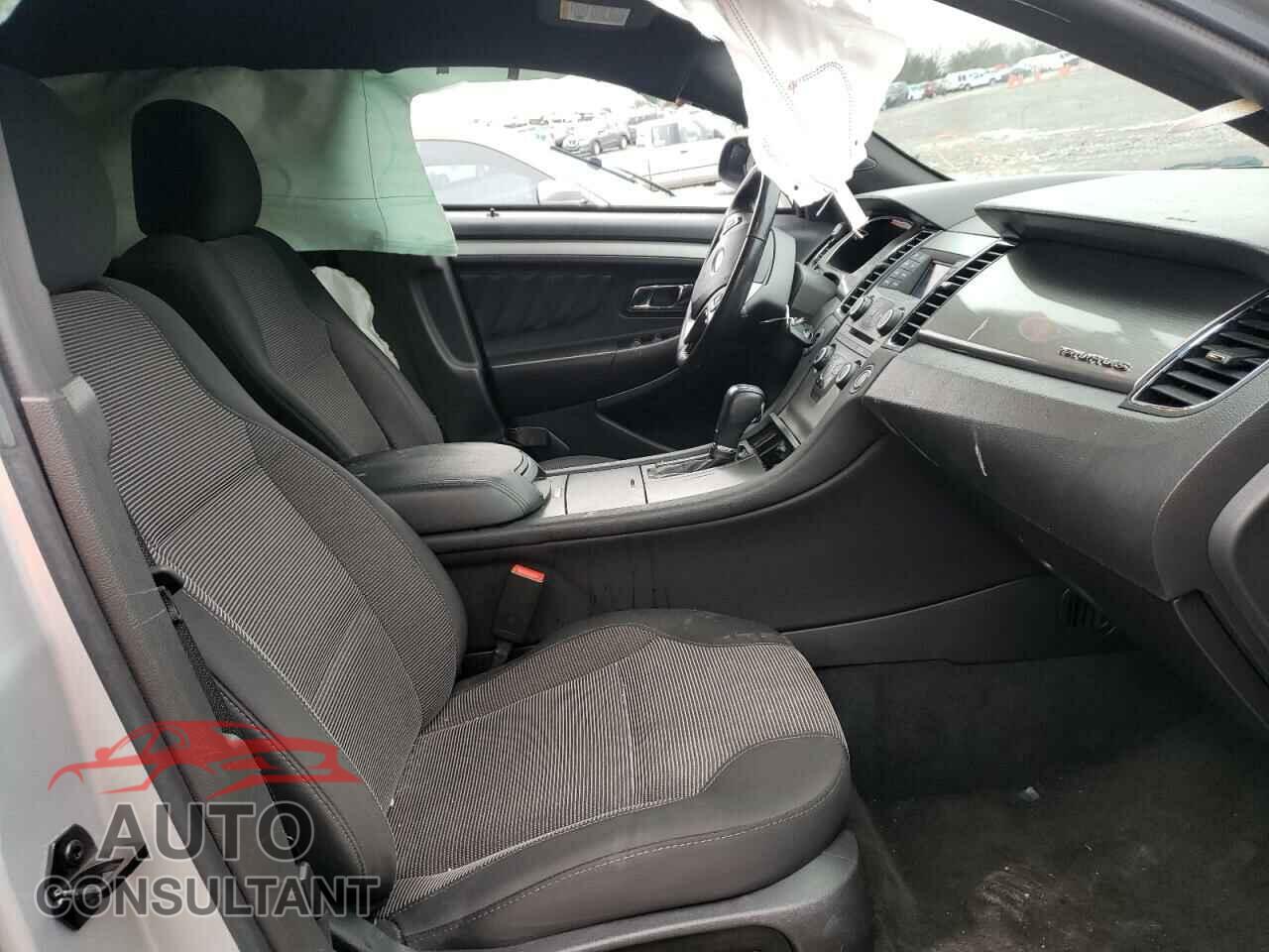 FORD TAURUS 2017 - 1FAHP2E80HG120995