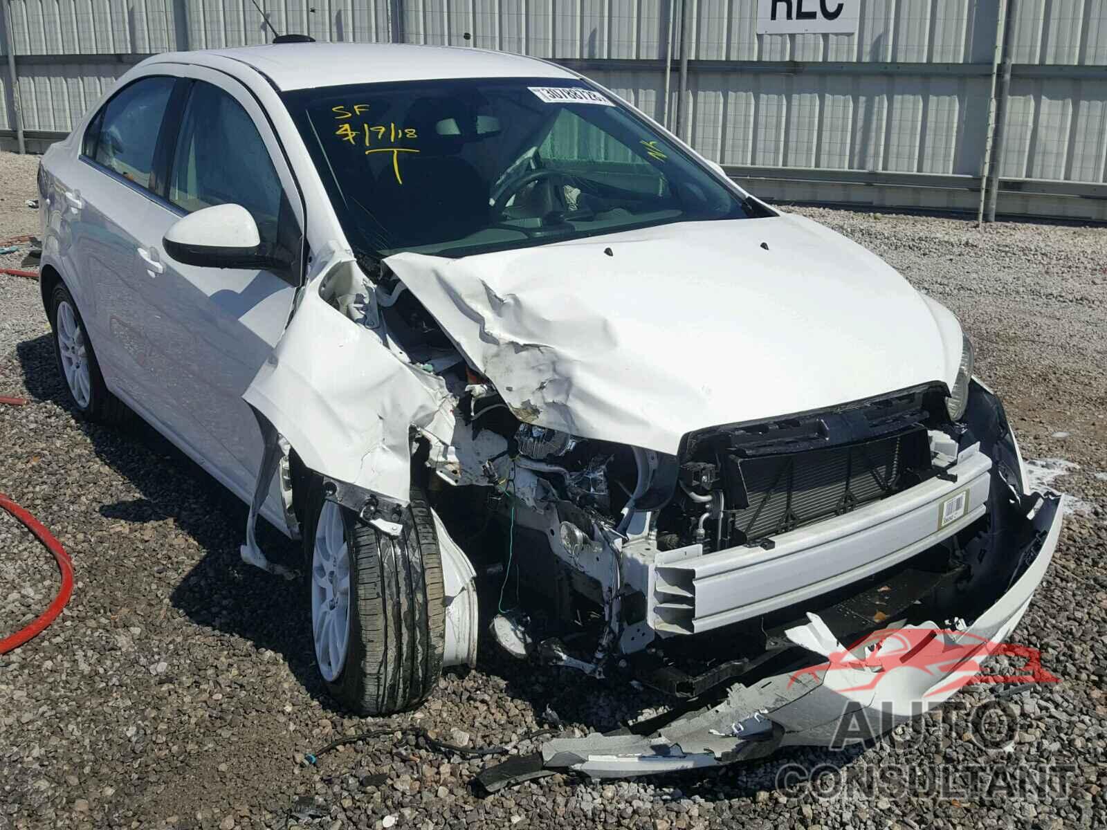 CHEVROLET SONIC 2015 - 1G1JC5SH2F4197601