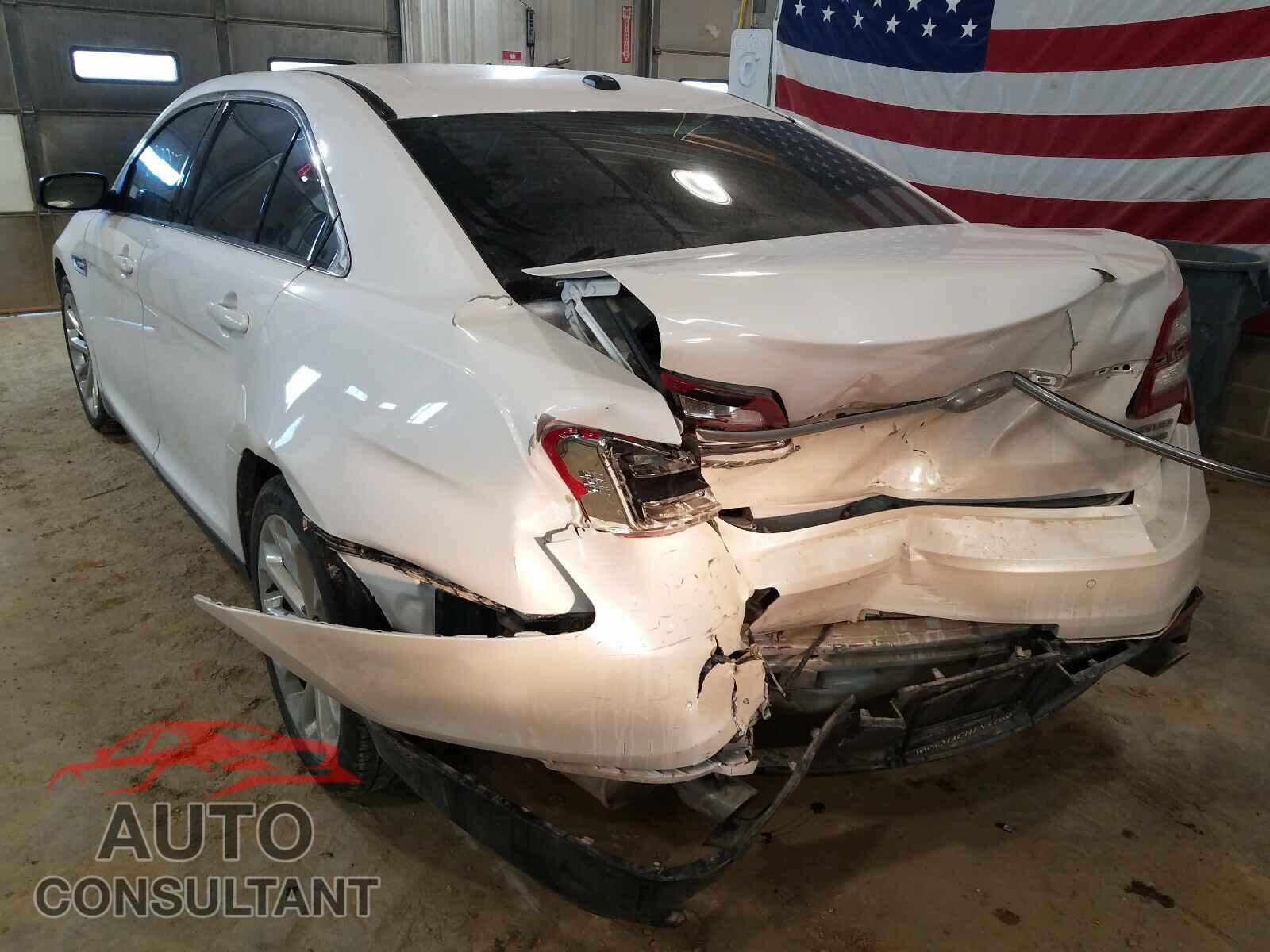 FORD TAURUS 2018 - 1FAHP2F87JG104085