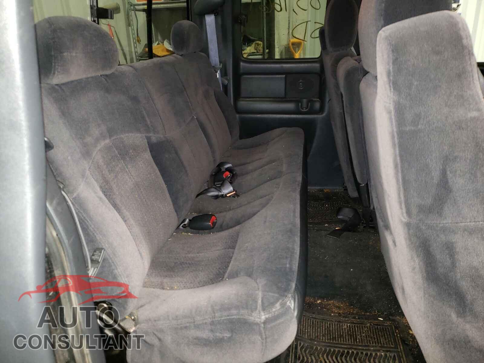 CHEVROLET SILVERADO 2000 - 2T2HGMDA4LC054044