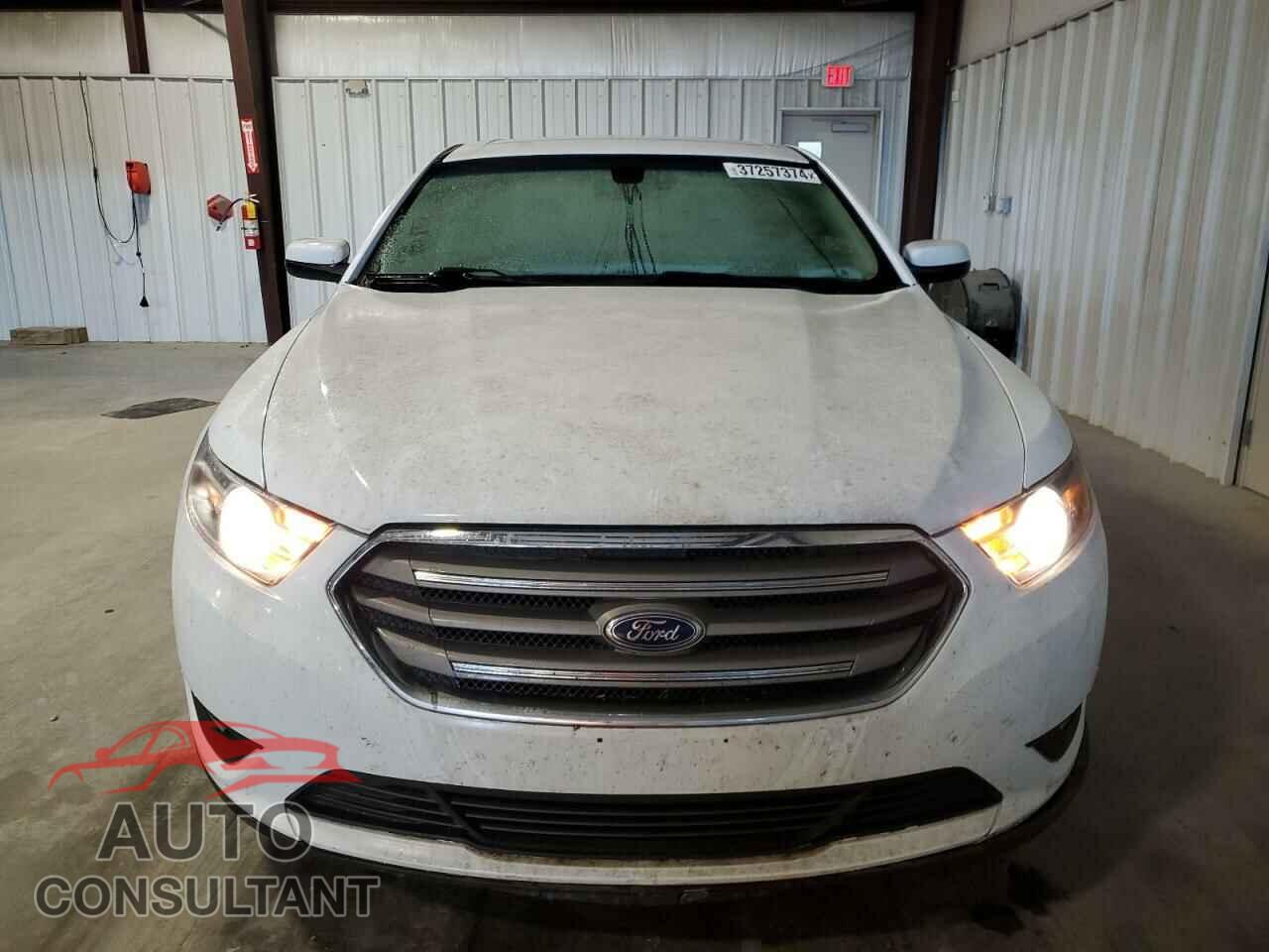 FORD TAURUS 2019 - 1FAHP2E81KG107292