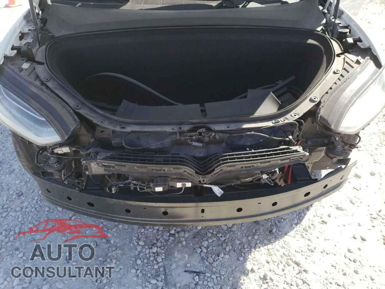 TESLA MODEL X 2018 - 5YJXCBE41JF142955