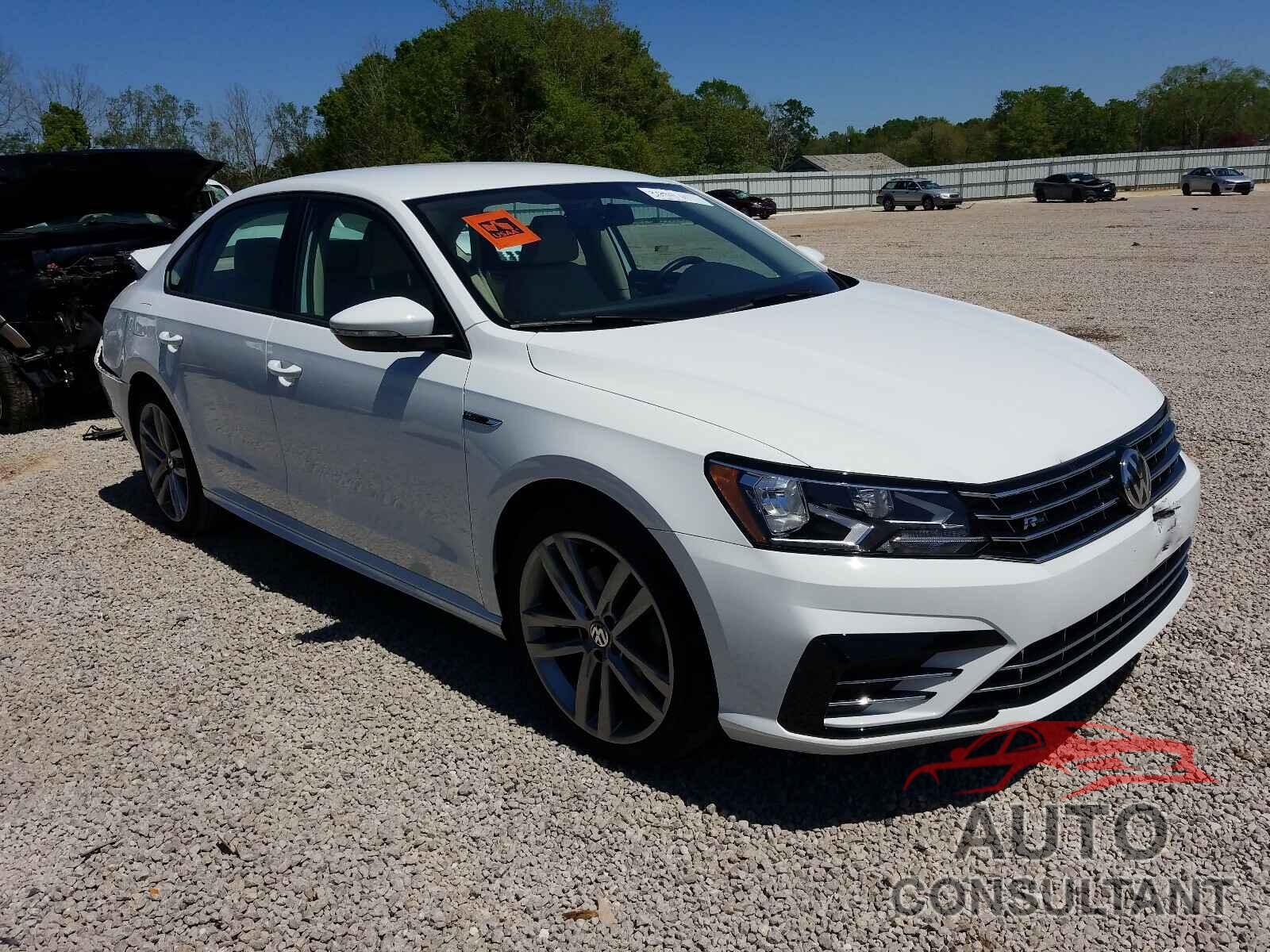 VOLKSWAGEN PASSAT 2018 - 1VWAA7A37JC019581