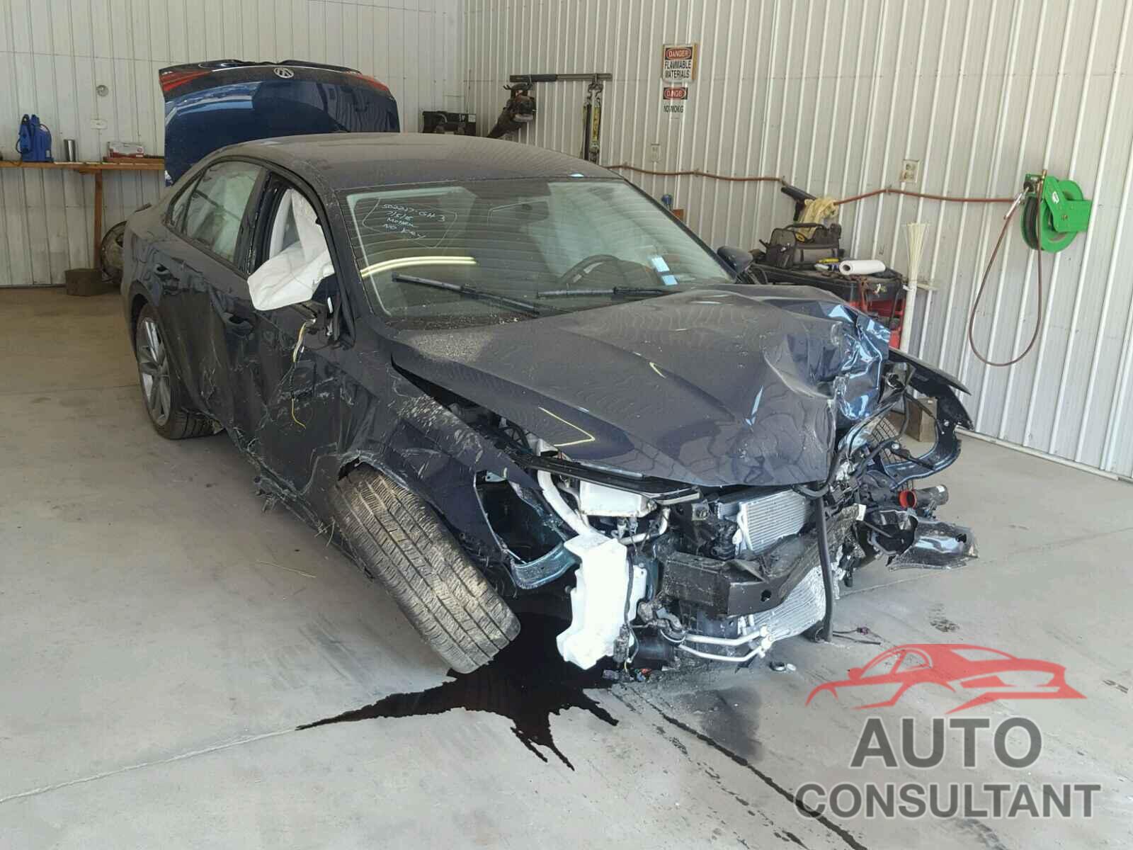 VOLKSWAGEN PASSAT 2018 - 1VWAA7A31JC013727