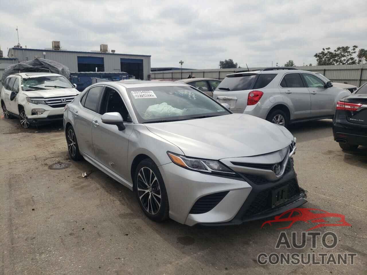 TOYOTA CAMRY 2018 - 4T1B11HK3JU621398