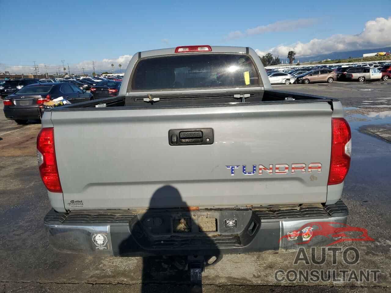 TOYOTA TUNDRA 2018 - 5TFDW5F14JX767260