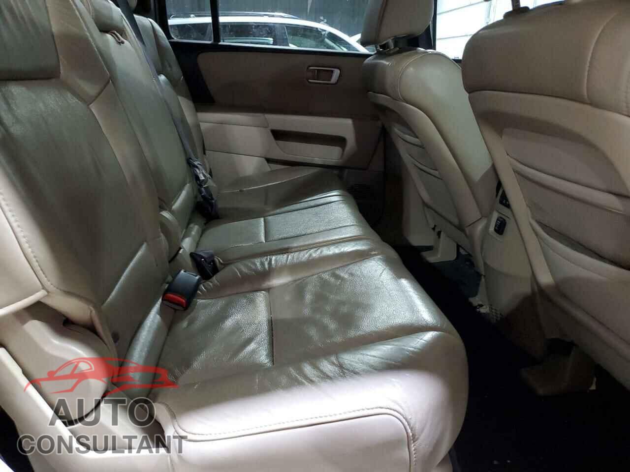 HONDA PILOT 2011 - 5FNYF4H50BB088612