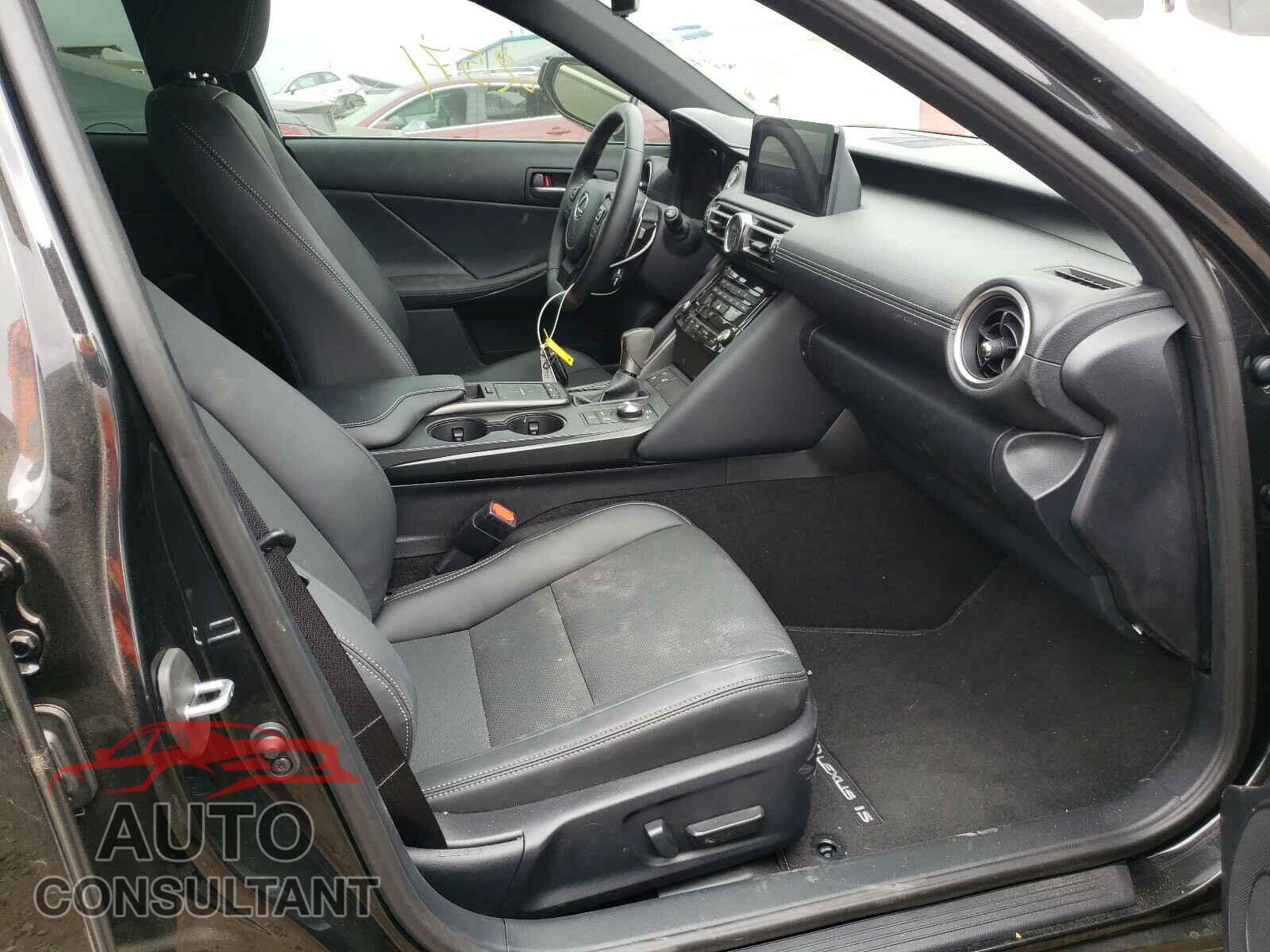 LEXUS IS 2021 - JTHCA1D28M5112922