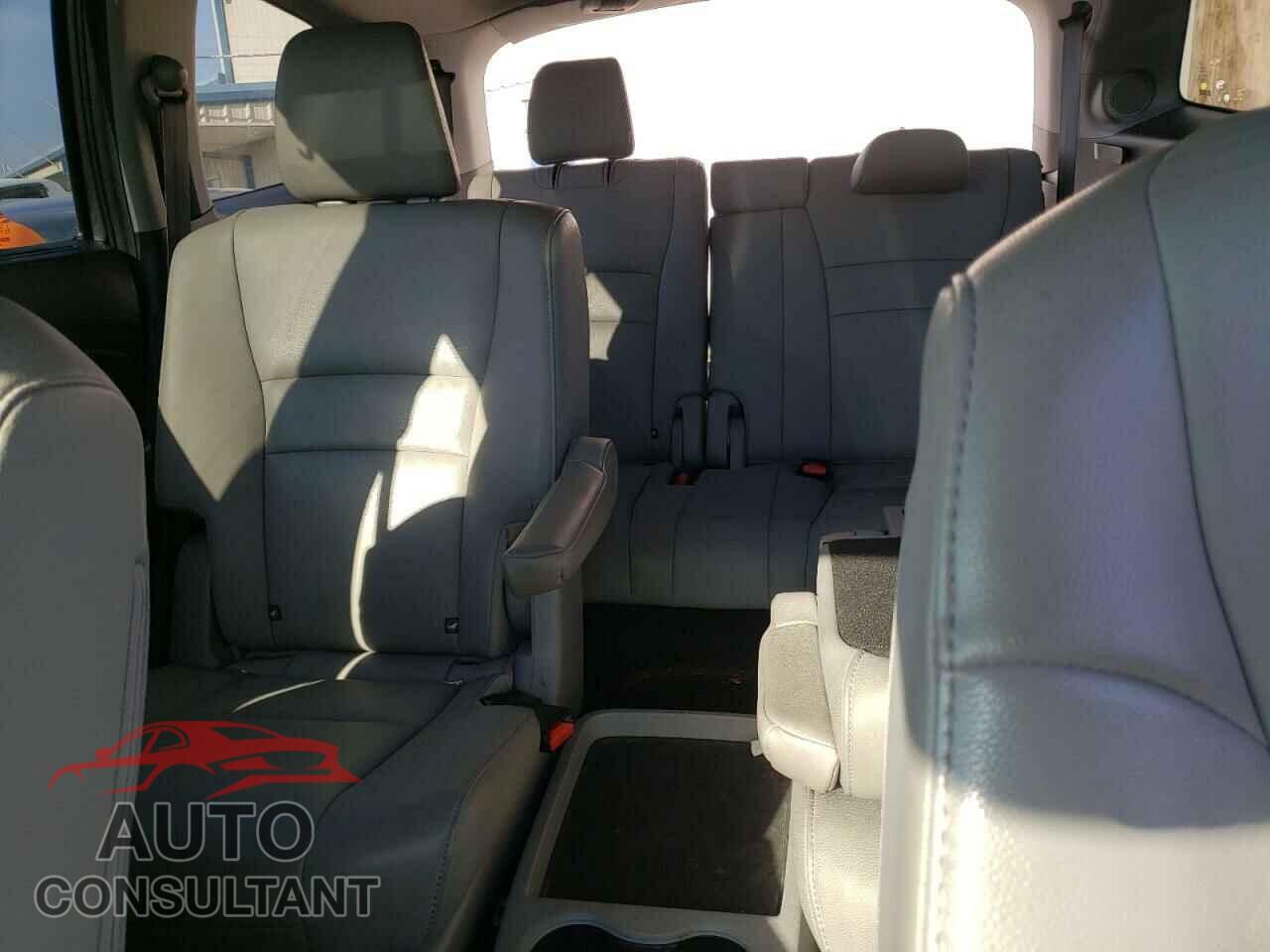 HONDA PILOT 2019 - 5FNYF5H64KB028394