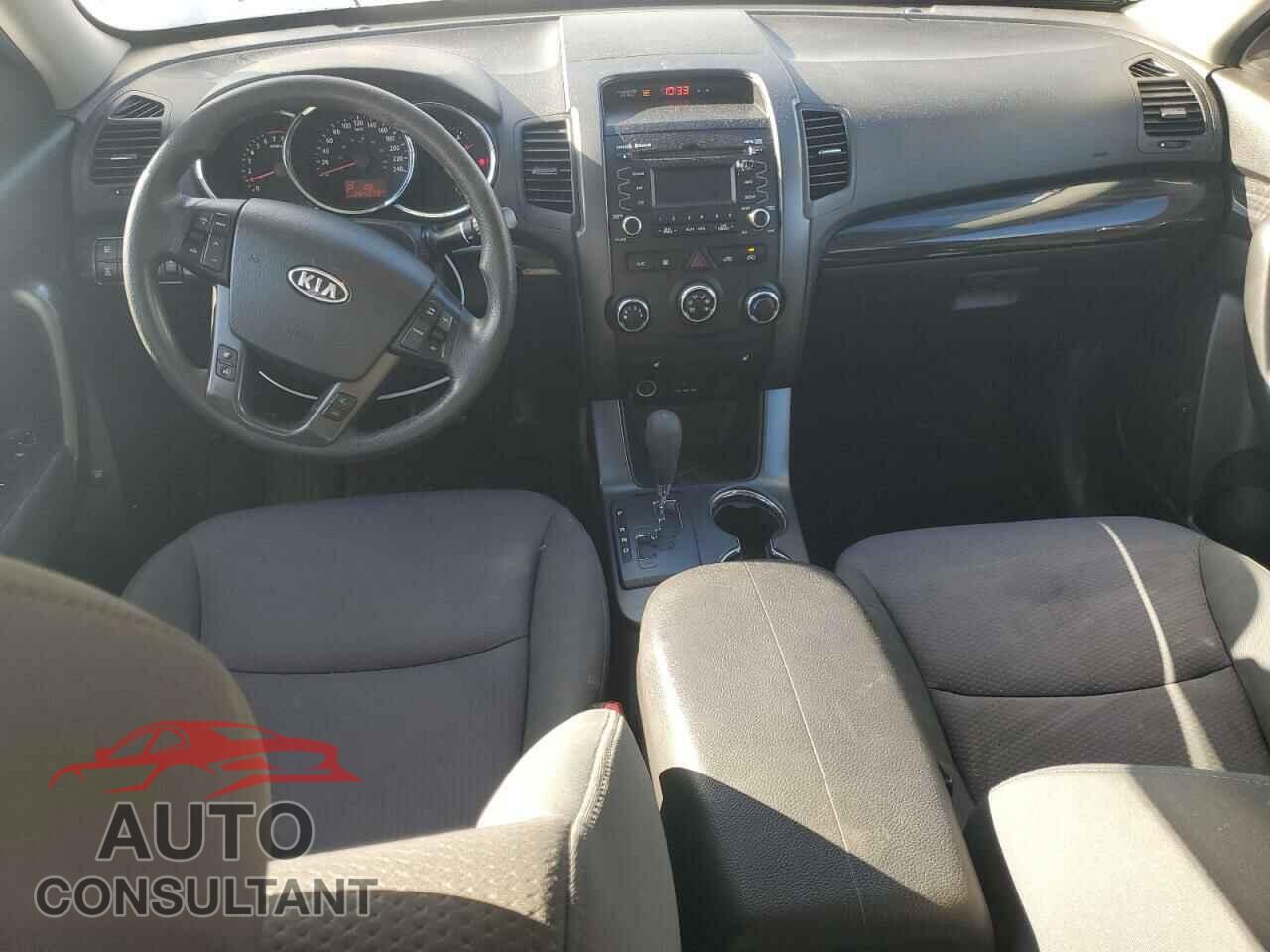 KIA SORENTO 2013 - 5XYKTCA64DG415570