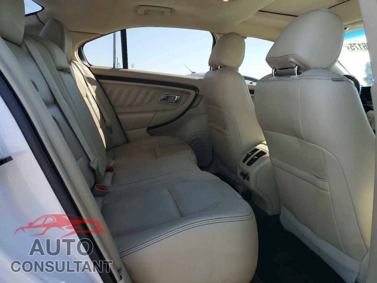FORD TAURUS 2018 - 1FAHP2F86JG118043