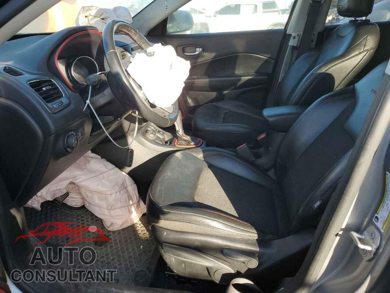 JEEP COMPASS 2018 - 3C4NJDDB4JT483311