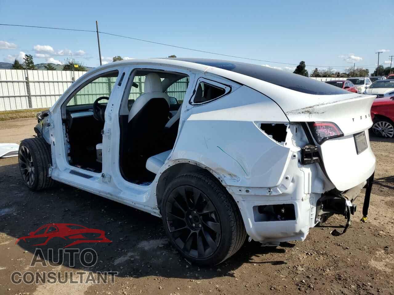 TESLA MODEL Y 2021 - 5YJYGDEE4MF212904
