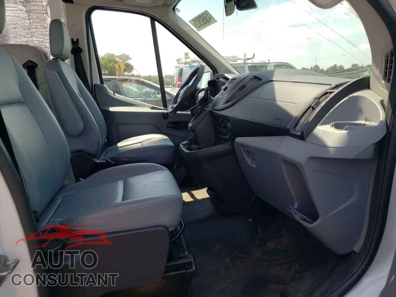 FORD TRANSIT CO 2018 - 1FTYR2CM0JKB02875