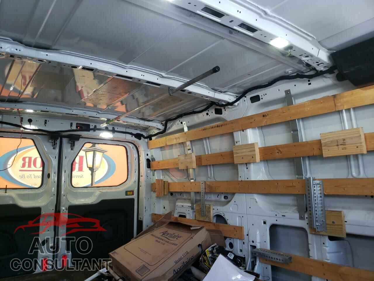 FORD TRANSIT CO 2017 - 1FTYR1YM8HKA99737