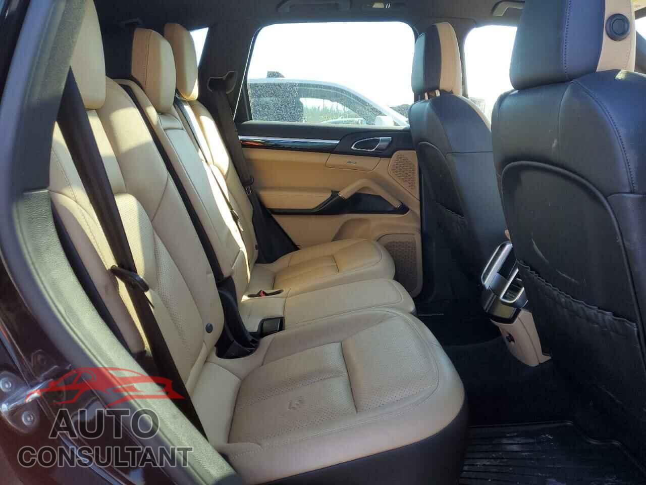 PORSCHE CAYENNE 2016 - WP1AA2A21GKA10739
