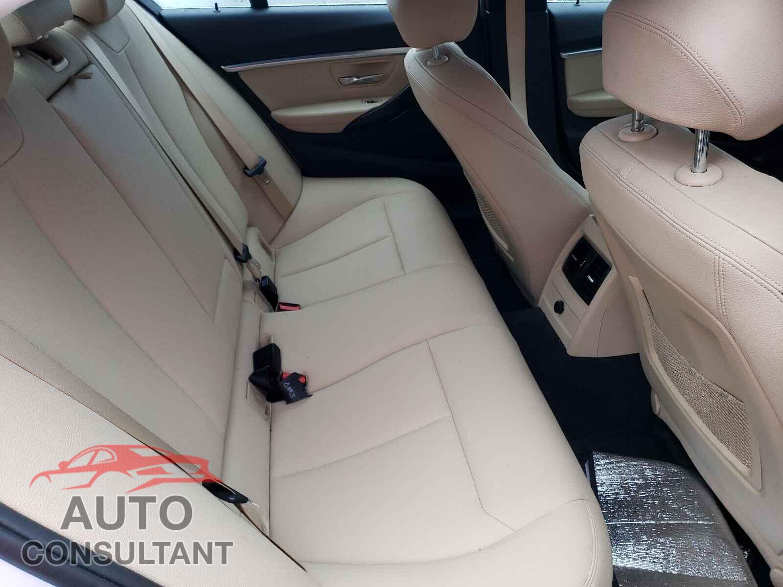 BMW 3 SERIES 2018 - WBA8B9C55JEE81005
