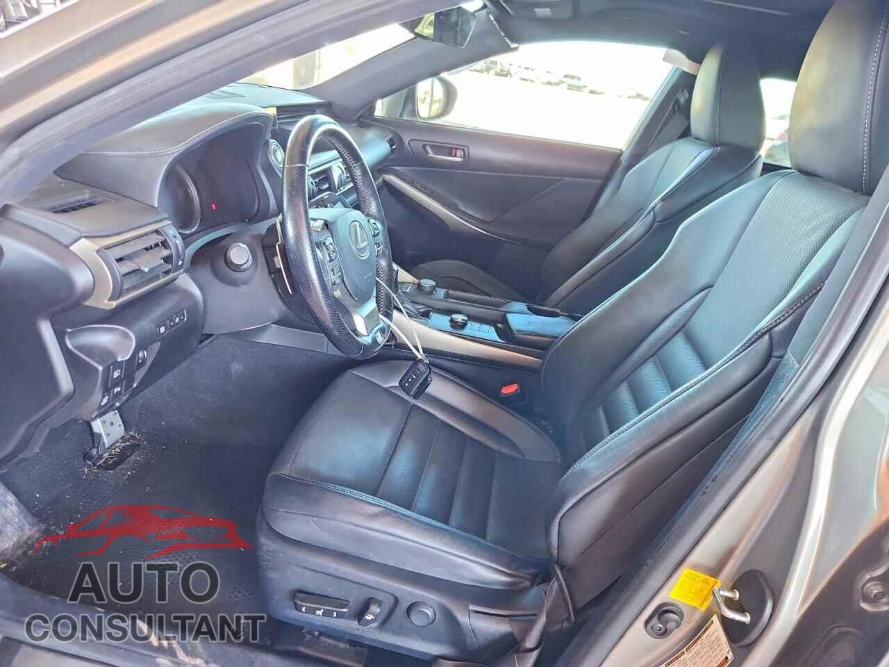 LEXUS IS 2018 - JTHBA1D20J5083584