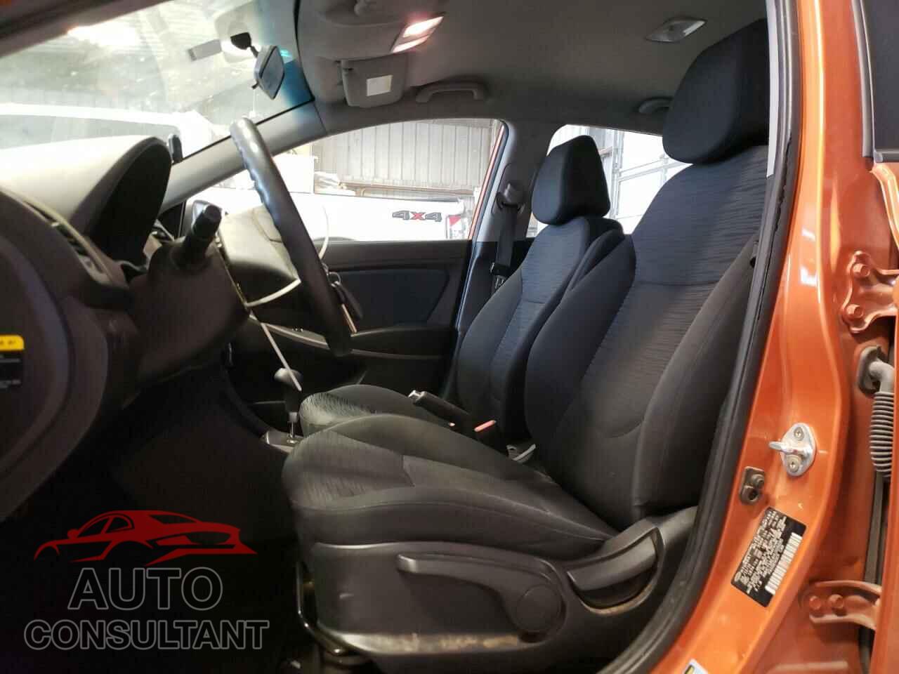 HYUNDAI ACCENT 2017 - KMHCT5AE4HU305030