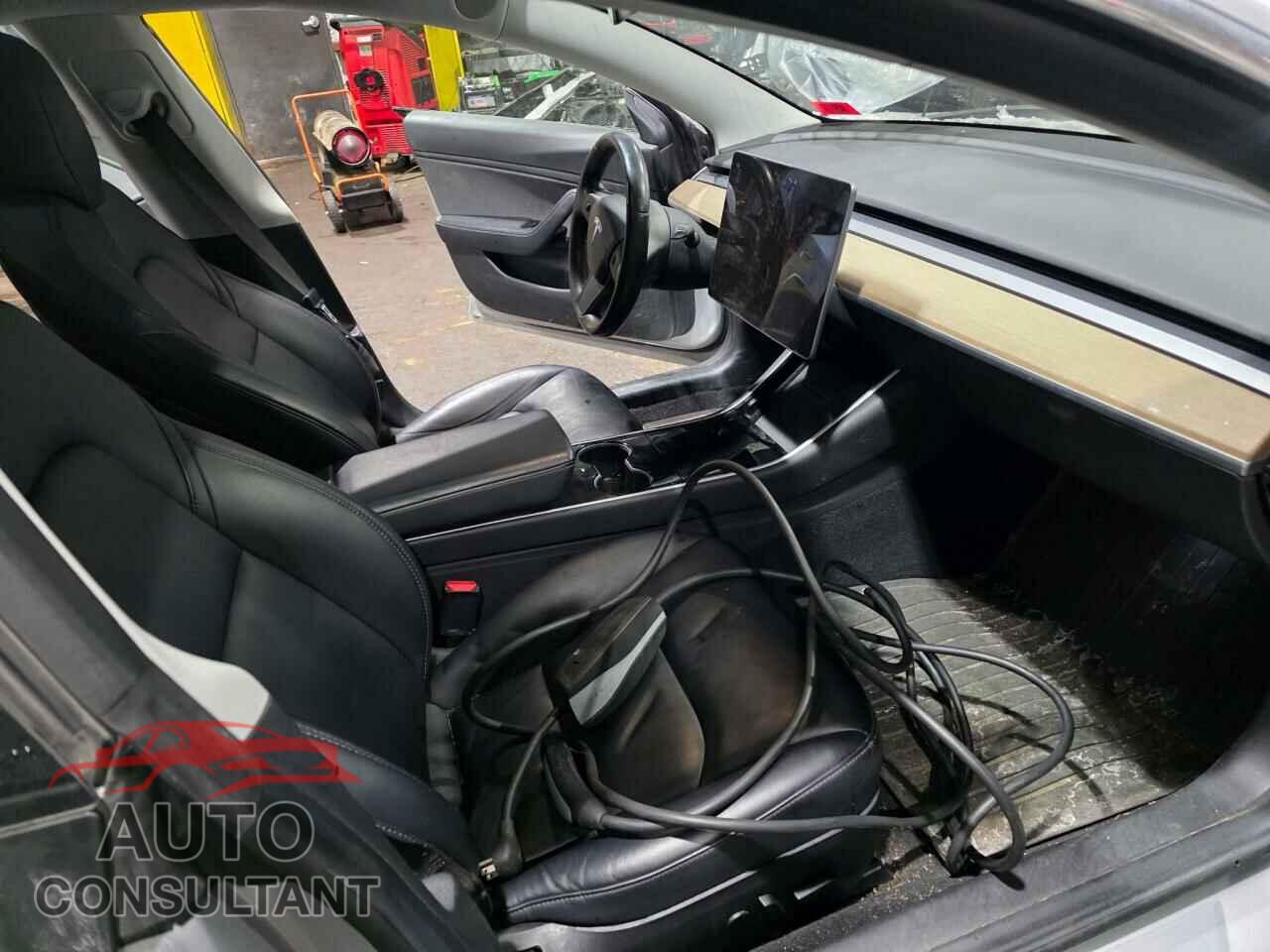TESLA MODEL 3 2018 - 5YJ3E1EB4JF104542