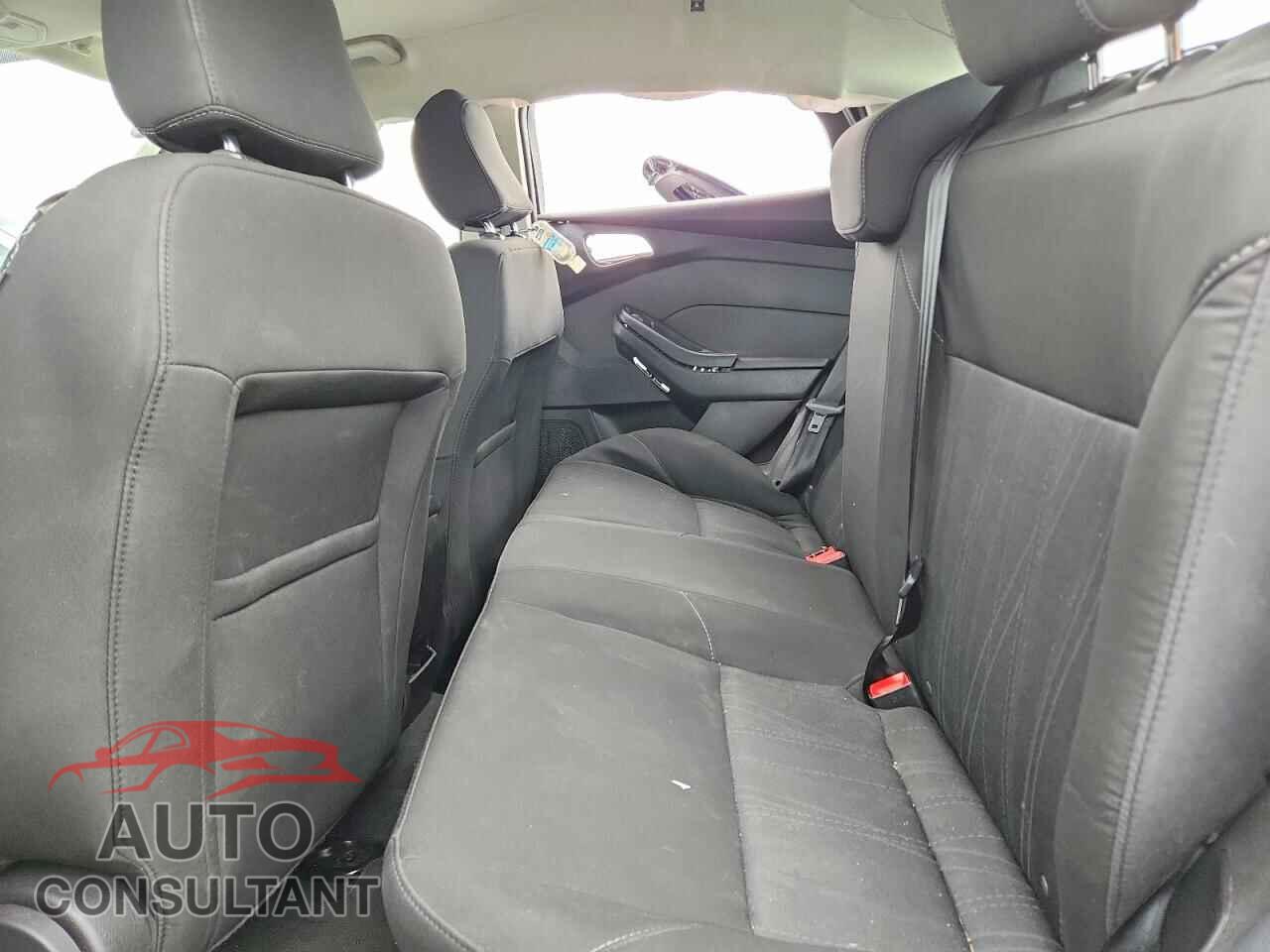 FORD FOCUS 2017 - 1FADP3F26HL296052