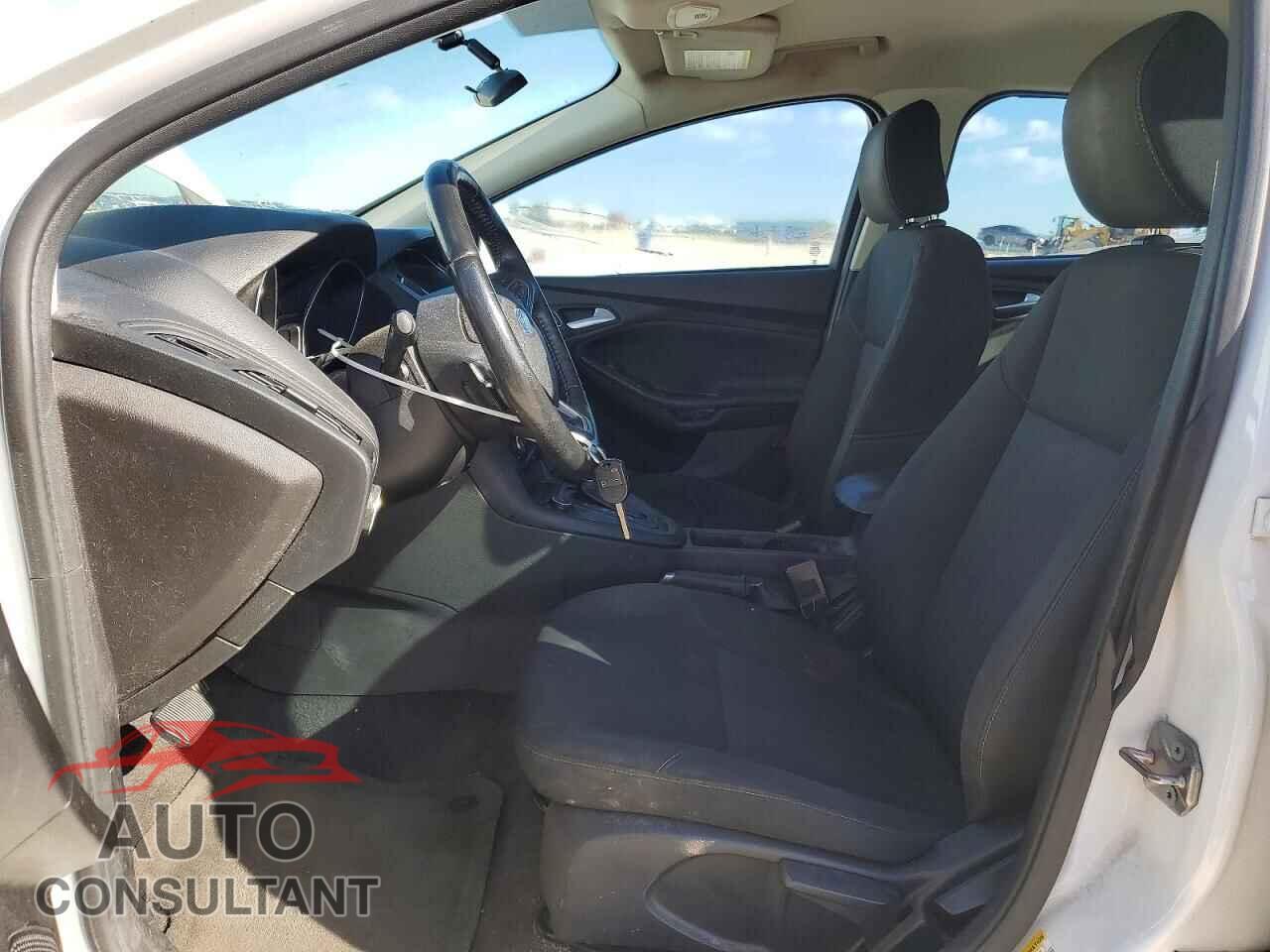 FORD FOCUS 2015 - 1FADP3F28FL280836