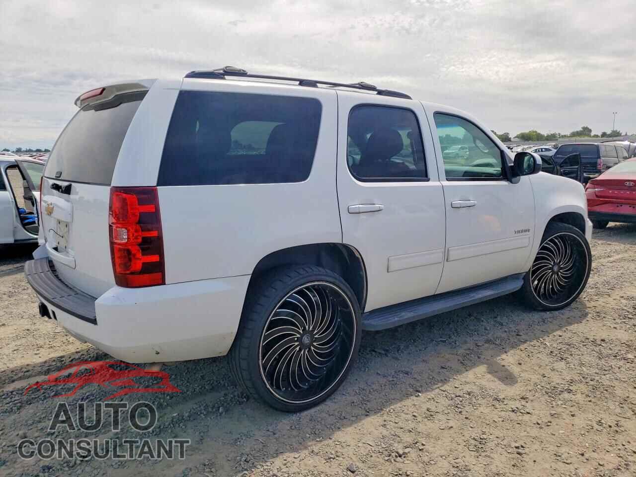 CHEVROLET TAHOE 2013 - 1GNSCAE09DR184510