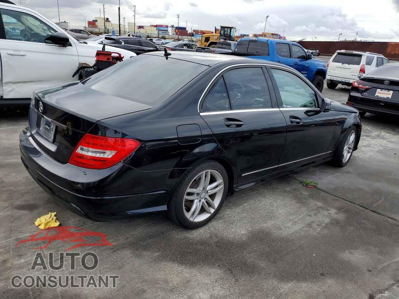 MERCEDES-BENZ C-CLASS 2013 - WDDGF4HB6DA851655