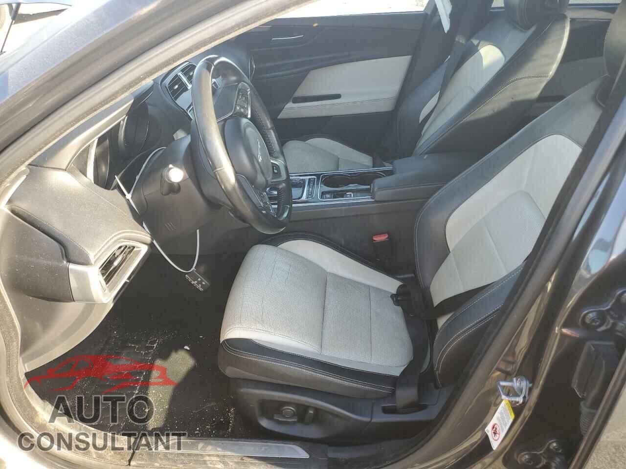 JAGUAR XE 2017 - SAJAF4BV2HA947440