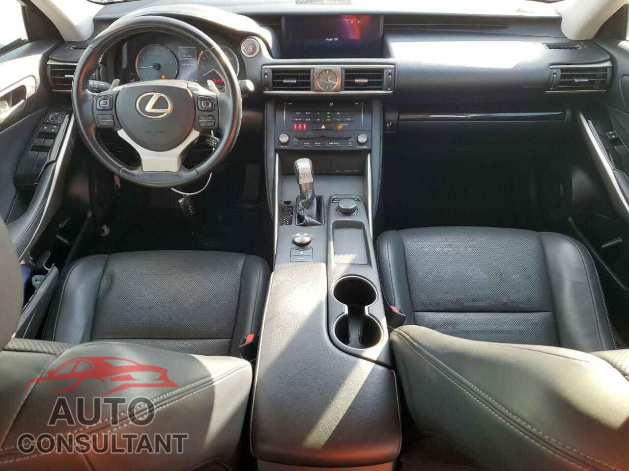 LEXUS IS 2018 - JTHBA1D24J5064357