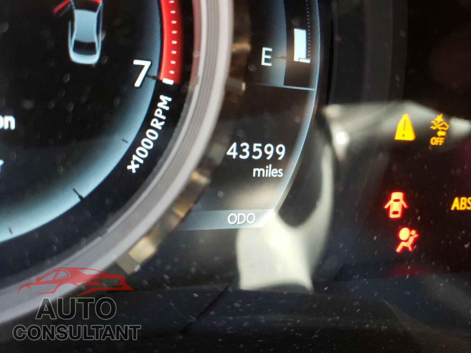 LEXUS IS 2018 - JTHBA1D25J5083709