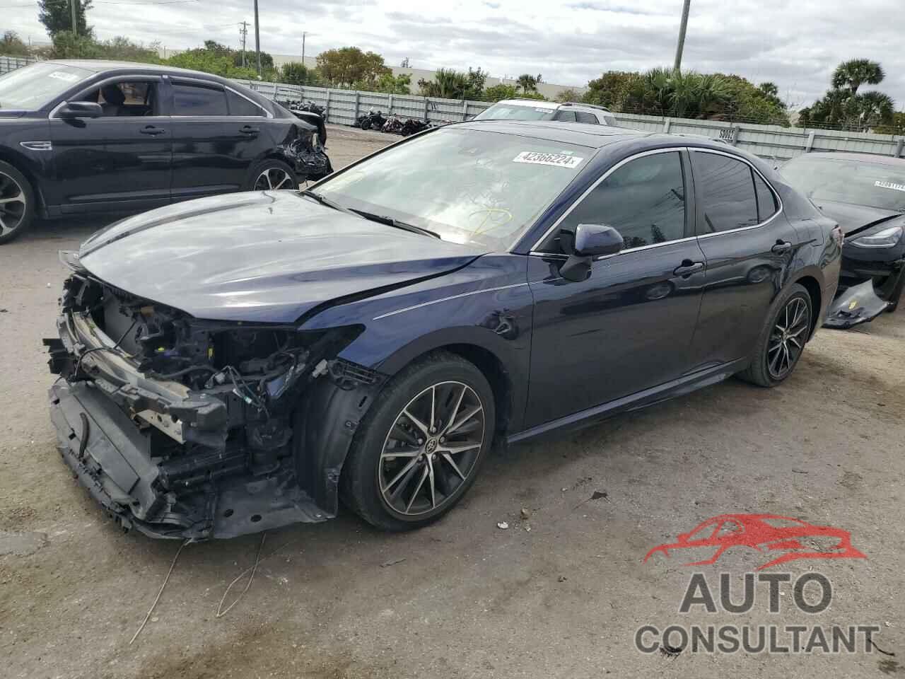 TOYOTA CAMRY 2021 - 4T1G11AKXMU543612