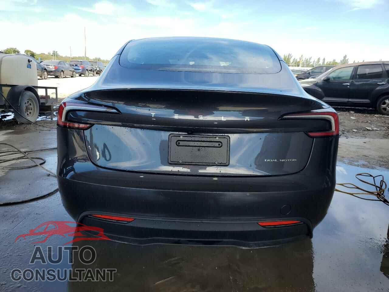 TESLA MODEL 3 2024 - 5YJ3E1EB3RF817329