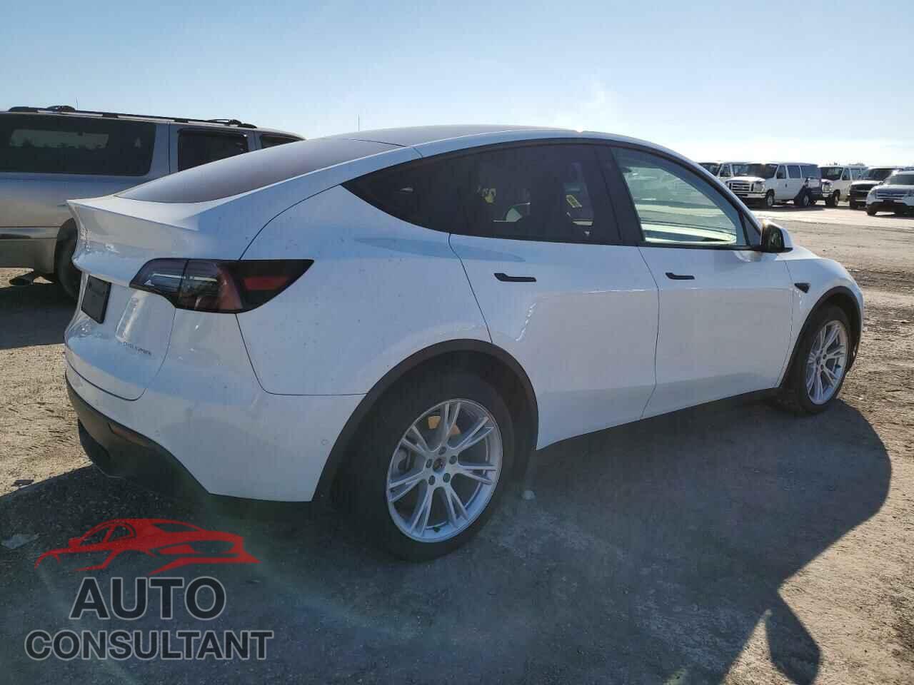 TESLA MODEL Y 2023 - 7SAYGAEEXPF584995