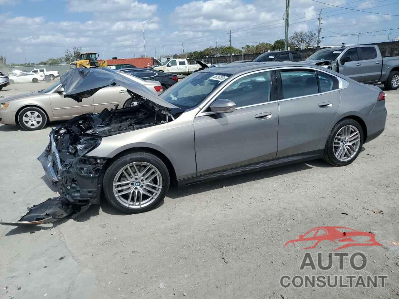 BMW 5 SERIES 2024 - WBA43FJ01RCR17208