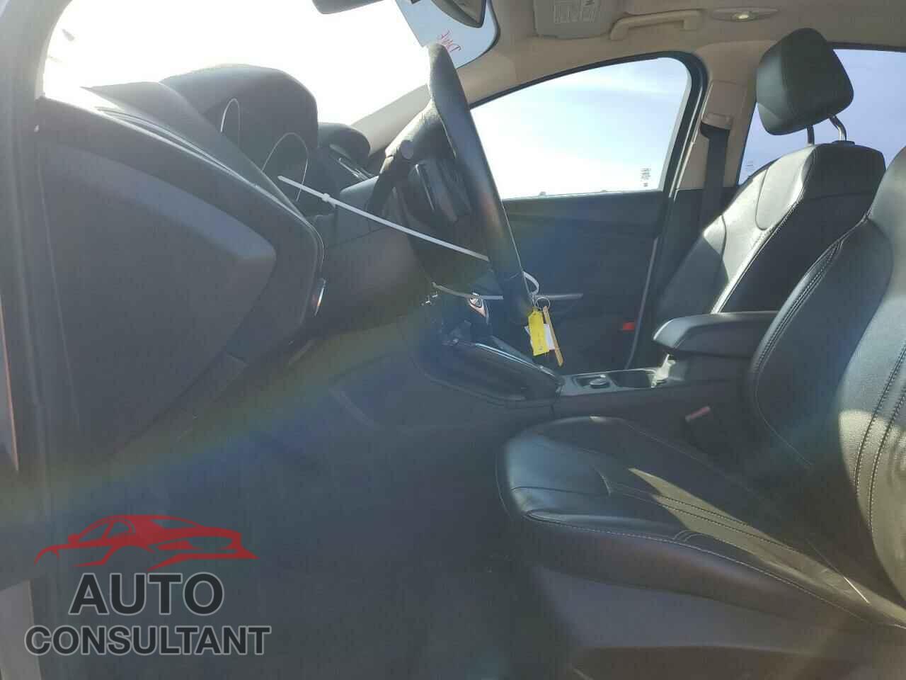 FORD FOCUS 2012 - 1FAHP3N22CL189575