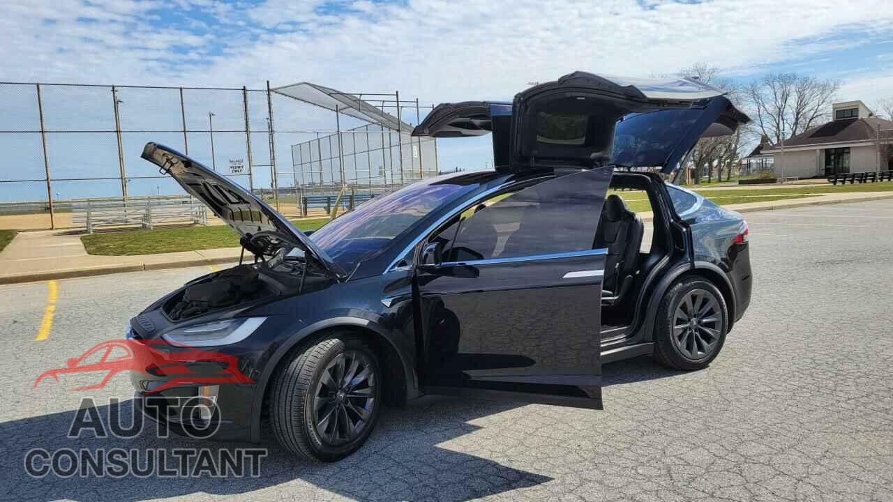 TESLA MODEL X 2017 - 5YJXCDE21HF046103