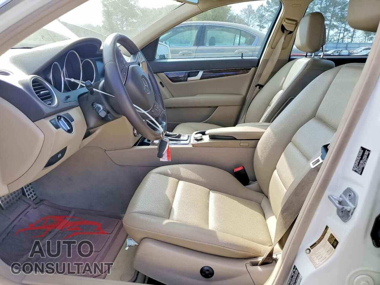 MERCEDES-BENZ C-CLASS 2012 - WDDGF8BB7CR200647