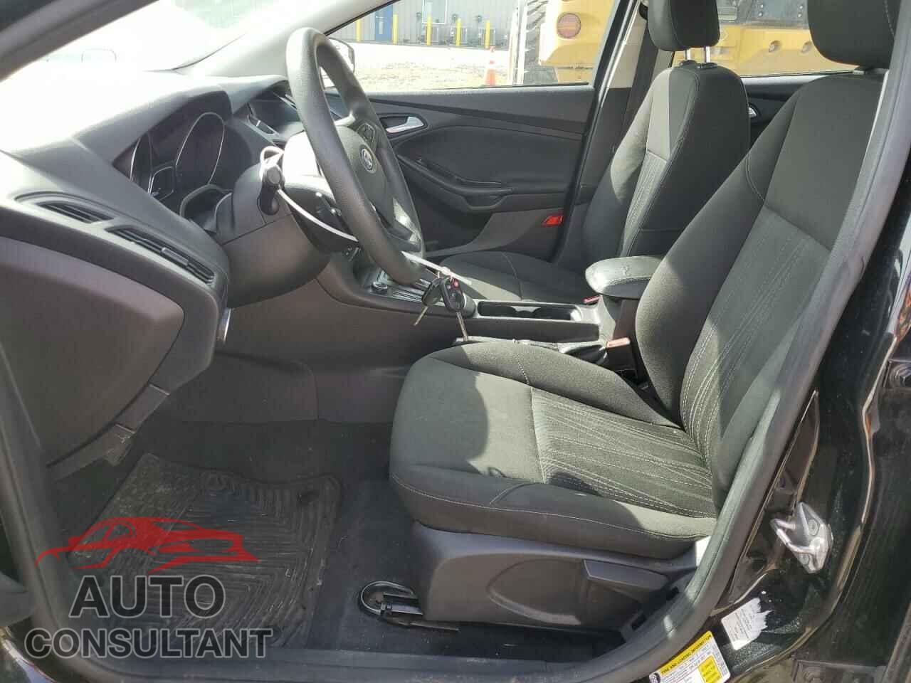 FORD FOCUS 2015 - 1FADP3F23FL205204