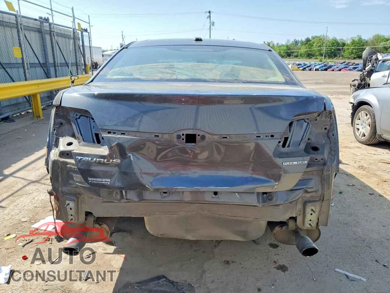 FORD TAURUS 2018 - 1FAHP2D84JG109845
