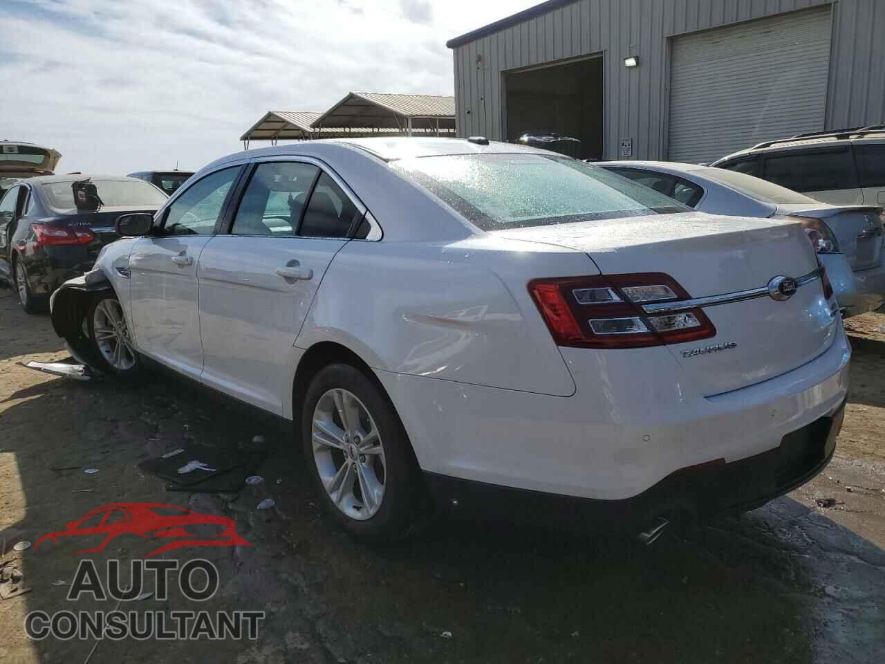 FORD TAURUS 2017 - 1FAHP2E84HG128565